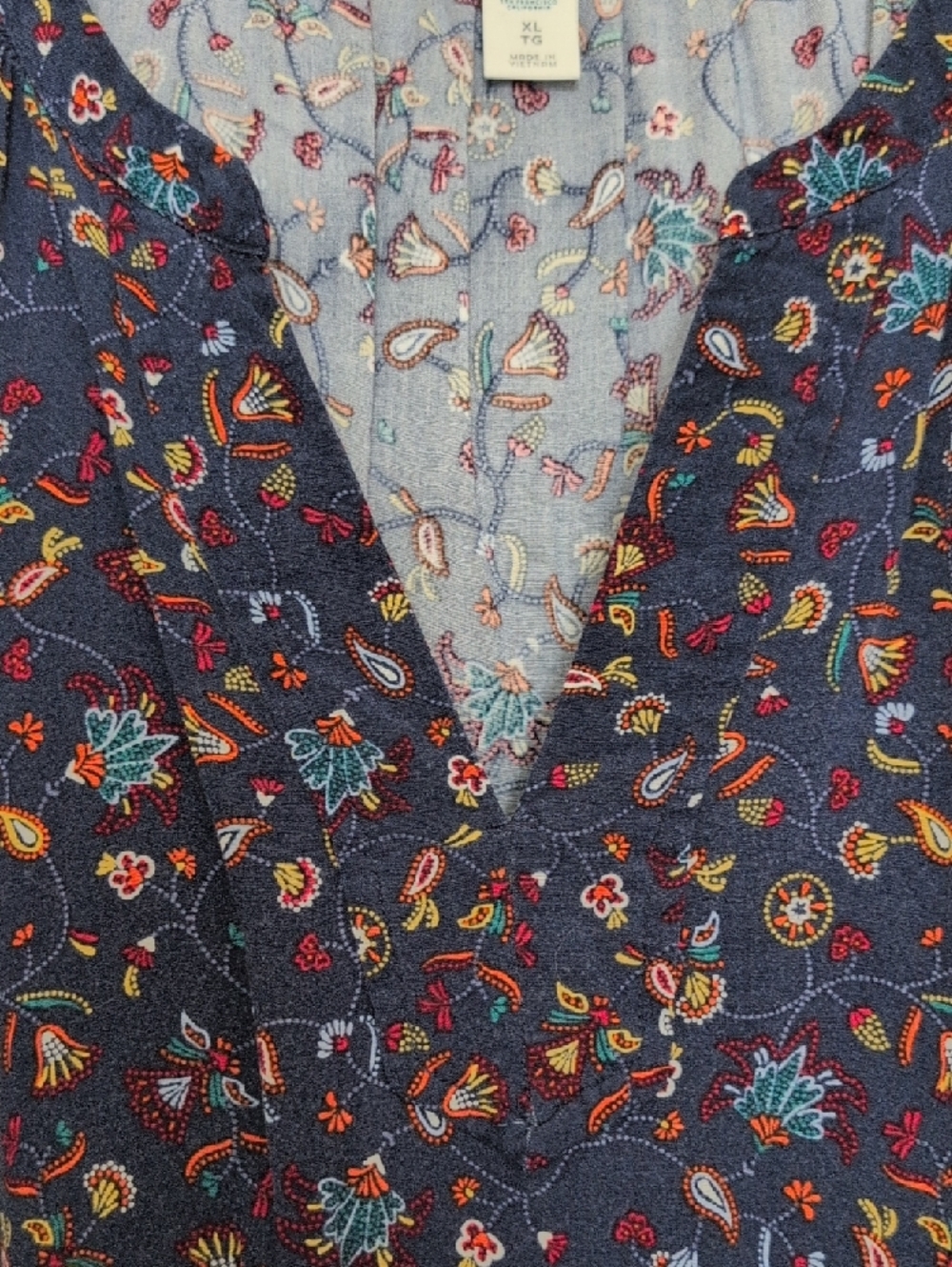 Old Navy Navy Floral Split V-Neck Blouse - Picture 3 of 5